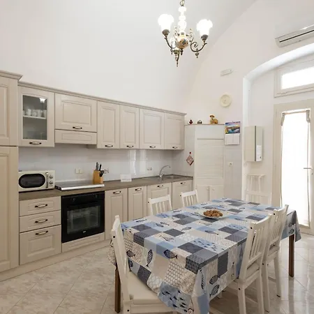 Wepuglia - Donna Lisa Polignano a Mare