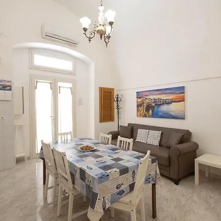 Wepuglia - Donna Lisa Polignano a Mare